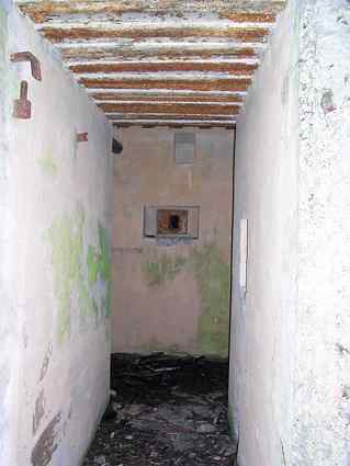 [Strzelnica obrony wej�cia z p�yt� pancern� 48P8]
