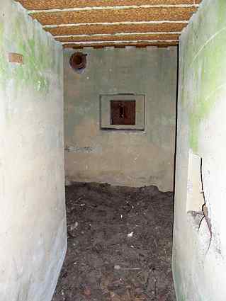 [Strzelnica obrony wej�cia z p�yt� pancern� 48P8]