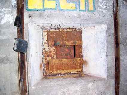 [Strzelnica obrony wej�cia z p�yt� pancern� 48P8]