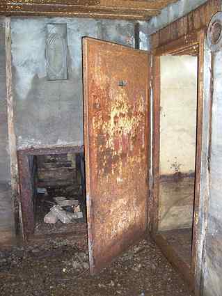 [Lekkie drzwi pancerne do pomieszczenia pogotowia]