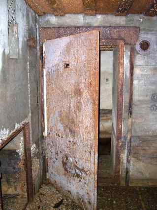 [Lekkie drzwi pancerne do pomieszczenia pogotowia]