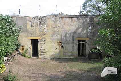 [Widok schronu od strony wej��]