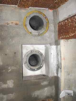 [Resztki armatury wentylacyjnej]