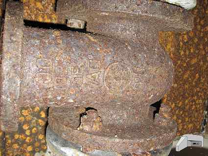 [Resztki armatury wentylacyjnej]