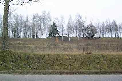 [Widok schronu z drogi]