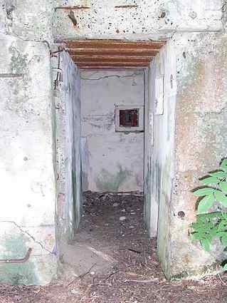 [Strzelnica obrony wej�cia z p�yt� pancern� 48P8]