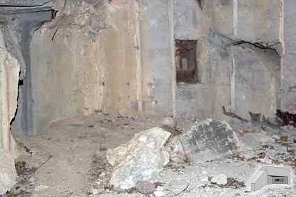 [Zrujnowana izba pogotowia]