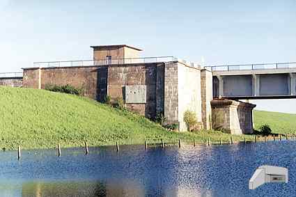 [Prawobrze�ny przycz�ek]