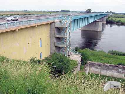 [Lewobrze�ny przycz�ek]