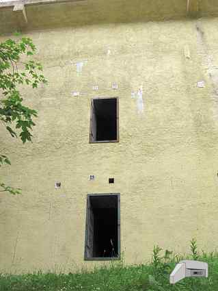 [Lewobrze�ny przycz�ek]