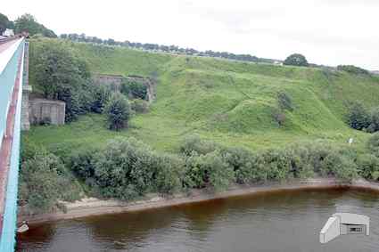 [Lewobrze�ny przycz�ek]