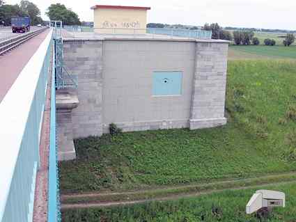 [Prawobrze�ny przycz�ek]