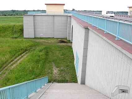 [Prawobrze�ny przycz�ek]