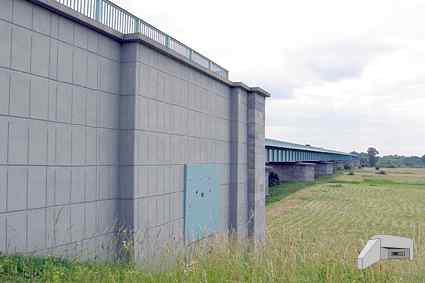 [Prawobrze�ny przycz�ek]