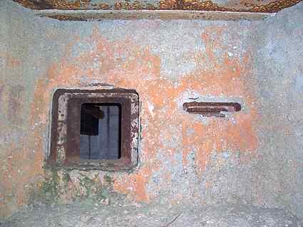 [P�yta pancerna strzelnicy obrony wej�cia zamaslowana tynkiem]