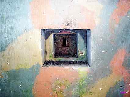 [Strzelnica obrony wej�cia z p�yt� pancern� 48P8 (widoczne orginalne malowanie maskuj�ce)]