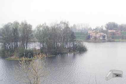 [Widok mostu kolejowego i pozosta�o�ci mostu drogowego z prawego brzegu Nogatu]