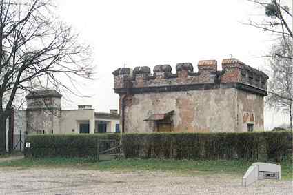 [Warownia przy moscie drogowym na prawym brzegu Nogatu]