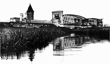 [Brama mostu kolejowego na prawym brzegu Nogatu]