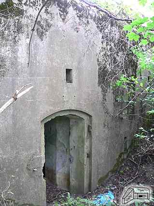 [Prawy schron amunicyjny]