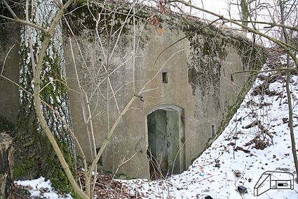 [Prawy schron amunicyjny]