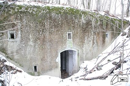 [Prawy schron amunicyjny]