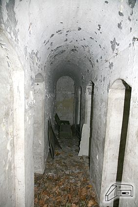 [Prawy schron amunicyjny]