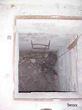 [Zej�cie do poterny]