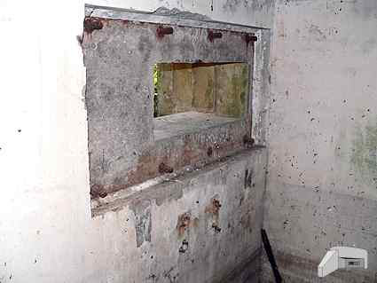 [Strzelnica z wymontowan� p�yt� 422P01]