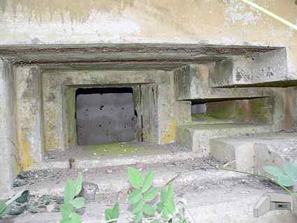 [Strzelnica z wymontowan� p�yt� 422P01]