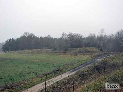 [Widok punktu oporu od strony mostu kolejowego]