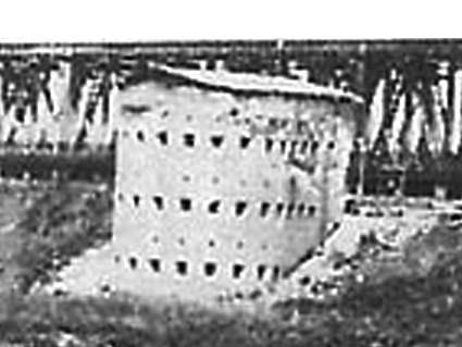 [Prawobrze�ny przycz�ek wraz z blokhauzem]