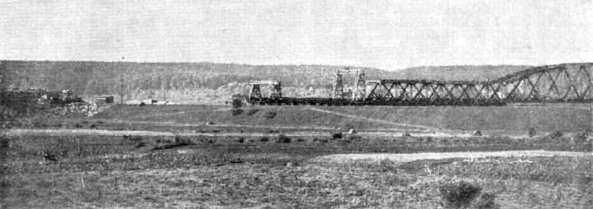 [Prawobrze�ny przycz�ek wraz z blokhauzem]