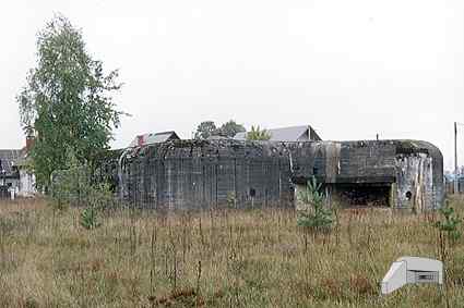 [Widok schronu od strony wej�cia]