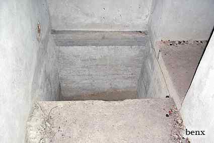 [Przygotowane zej�cie pod nieistniej�c� potern�]