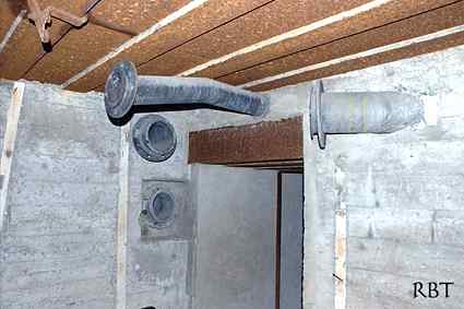 [Resztki armatury wentylacyjnej]