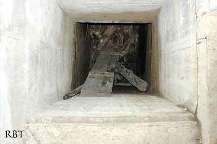 [Przygotowane zej�cie pod nieistniej�c� potern�]