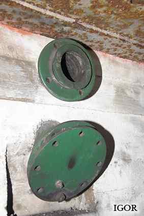 [Resztki armatury wentylacyjnej]