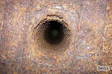 [Otw�r w stropie na peryskop obserwacyjny]