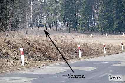 [Widok schronu z drogi]