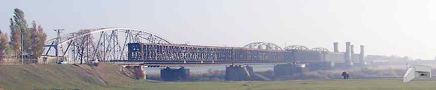 [Widok most�w z lewego brzegu Wis�y]