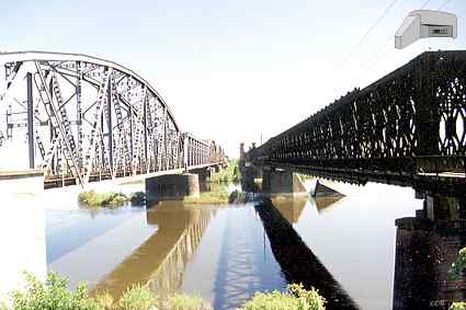 [Widok most�w z lewego brzegu Wis�y]