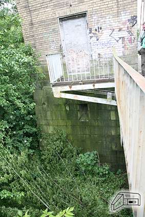 [Widok lewobrze�nych blokhauz�w]