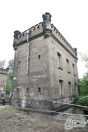 [Widok lewobrze�nych blokhauz�w]
