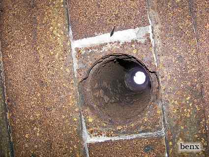 [Otw�r w stropie na peryskop obserwacyjny]