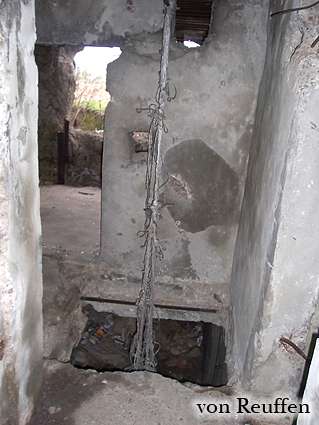 [Zej�cie na doln� kondygnacj�]