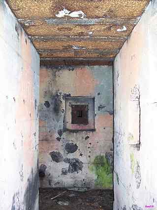 [Strzelnica obrony wej�cia z p�yt� pancern� 48P8]