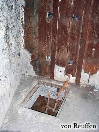 [Zej�cie na doln� kondygnacj�]