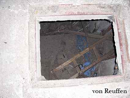 [Zej�cie na doln� kondygnacj�]