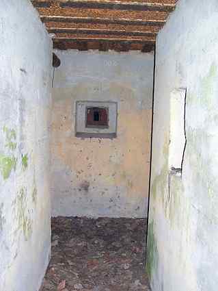 [Strzelnica obrony wej�cia z p�yt� pancern� 48P8]